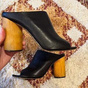 Urban Outfitters Peep Toe Mule Chunky Wood Heel | Black/Tan | 8